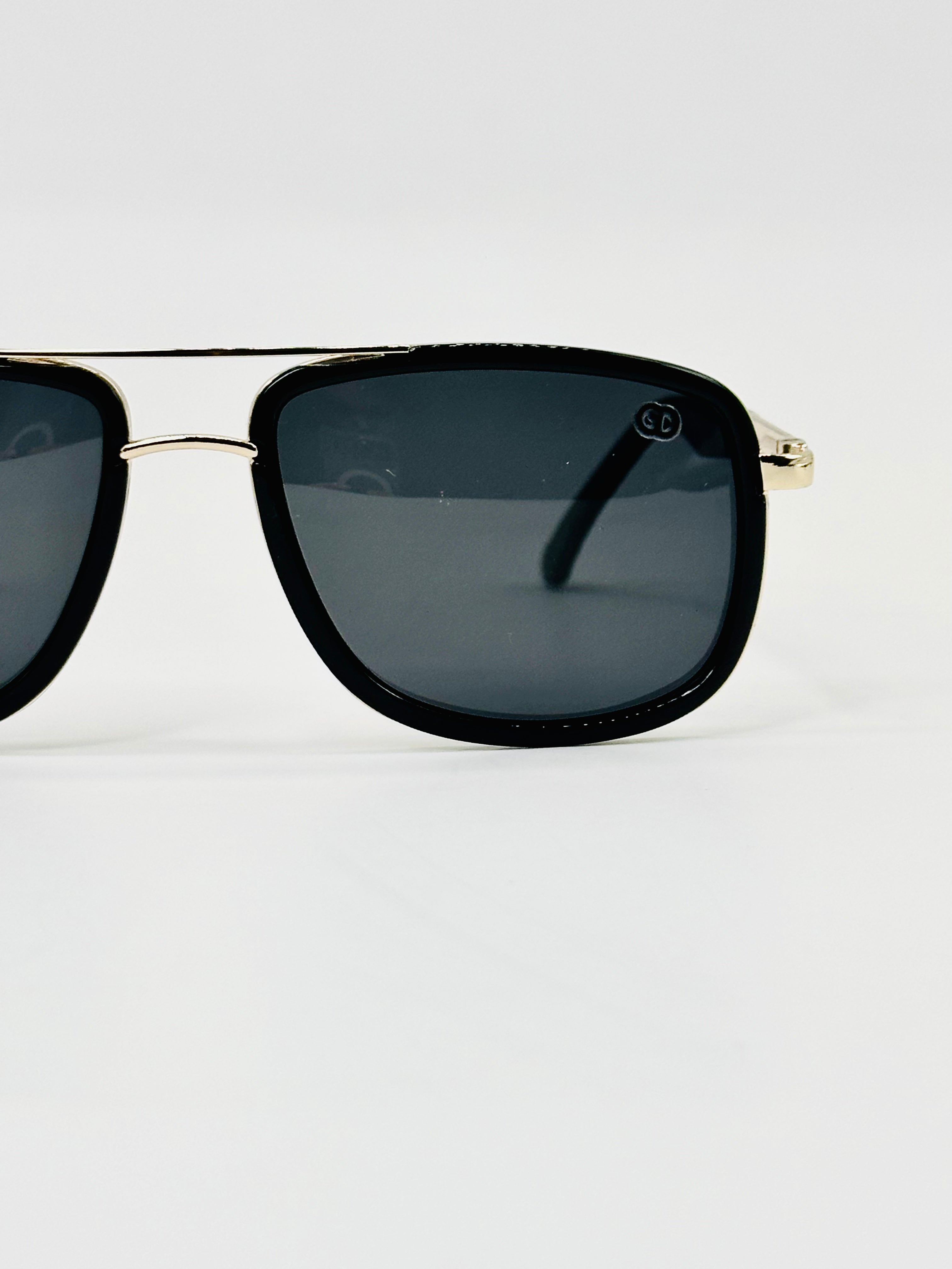 JM40177807 retro black gold polarised sunglass